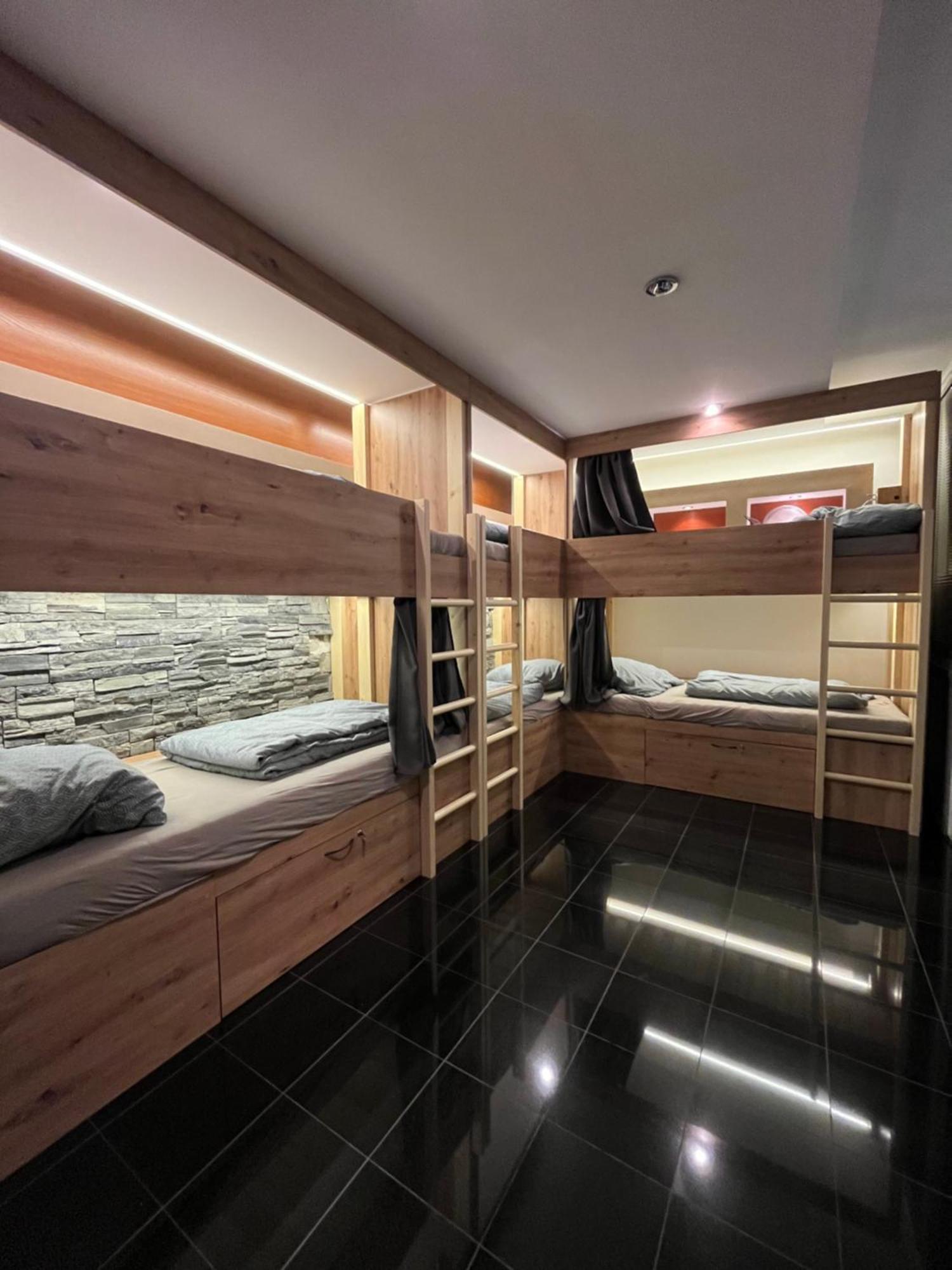 Zen Zone Hostel Pozsony Kültér fotó